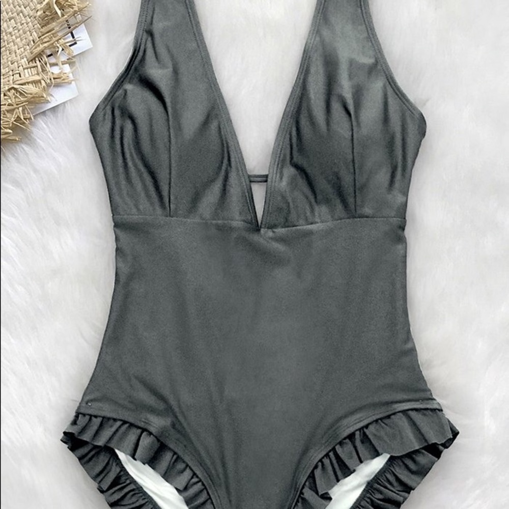 NWT! Super cute one piece swim suit, size L